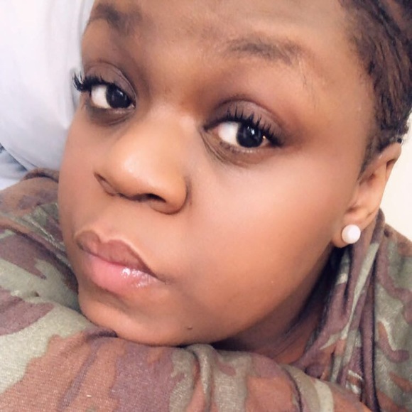 Meet your Posher, Crystal - Picture 2 of 3